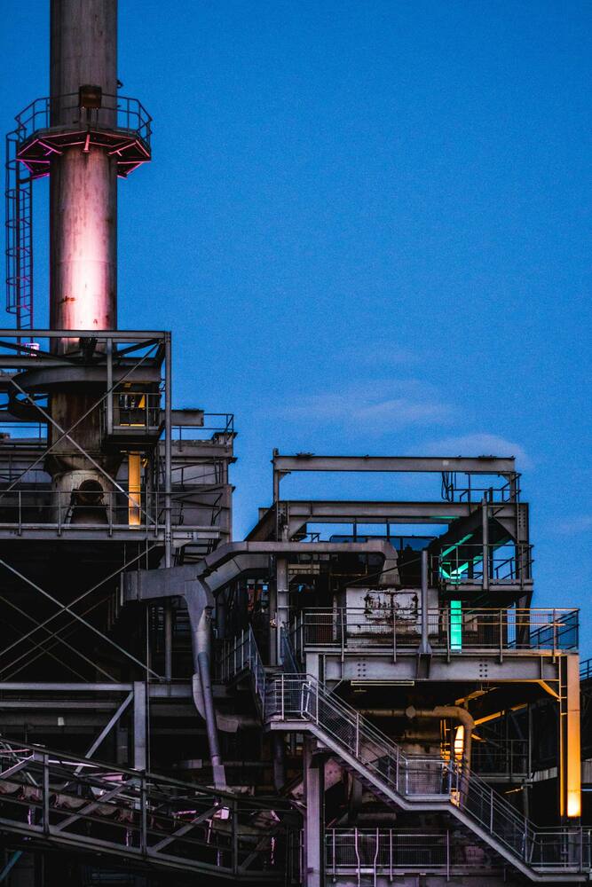Industrielle Raffinerieausrüstung und Rohrleitungen