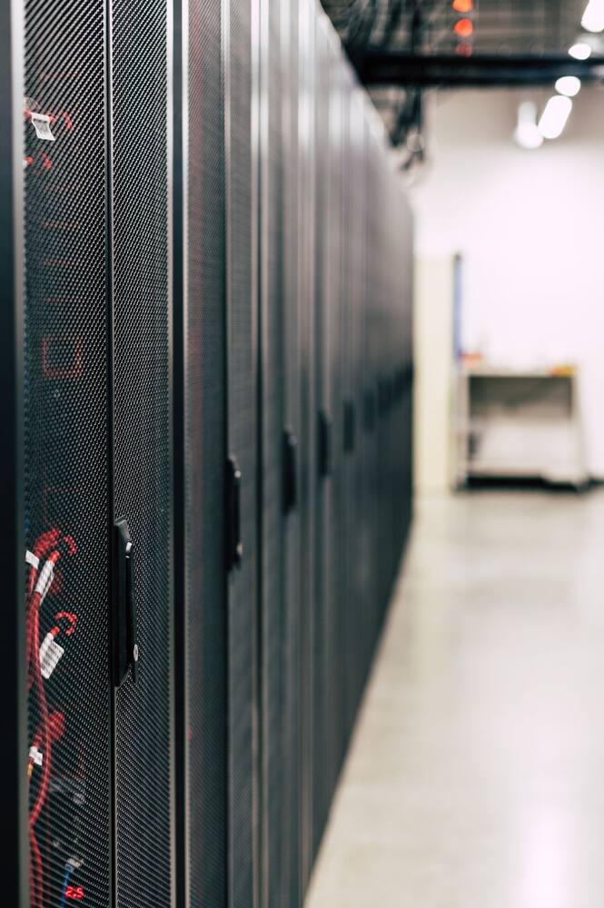 Server-Racks in einem Rechenzentrum
