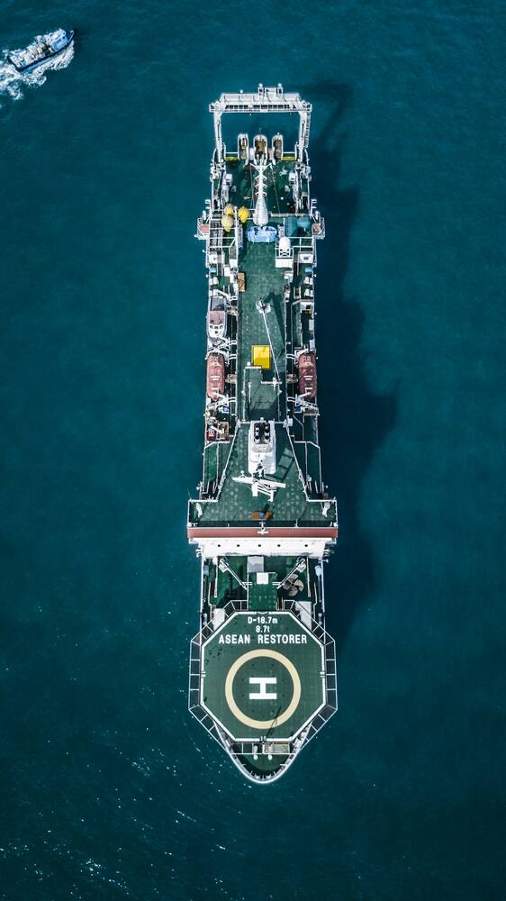 Industrieschiff von oben gesehen